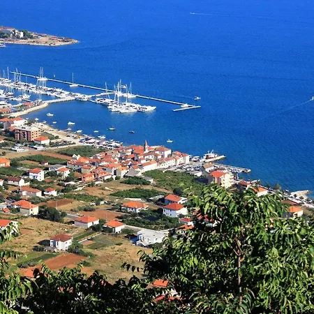 Apartamento With A Parking Space Seget Donji, - 21374 *