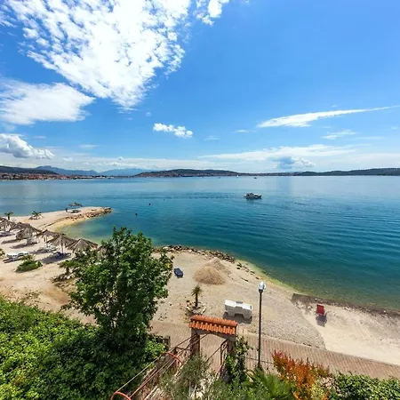 Apartment With A Parking Space Seget Donji, - 21374 *